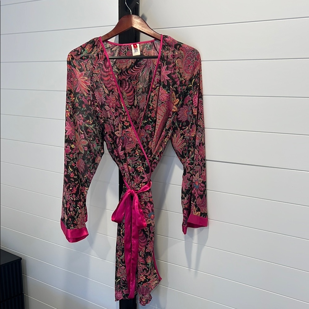 Natori Pink and Black Floral Robe with Tie Waist